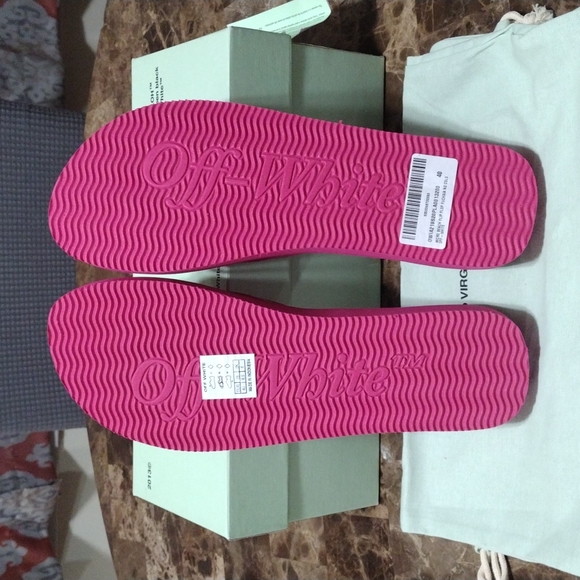 SOLD 💯 Auth Off White Flip Flops - Picture 4 of 6